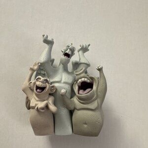 Hallmark Disney Hunchback of Notre Dame Laverne Victor Hugo Ornament MM10